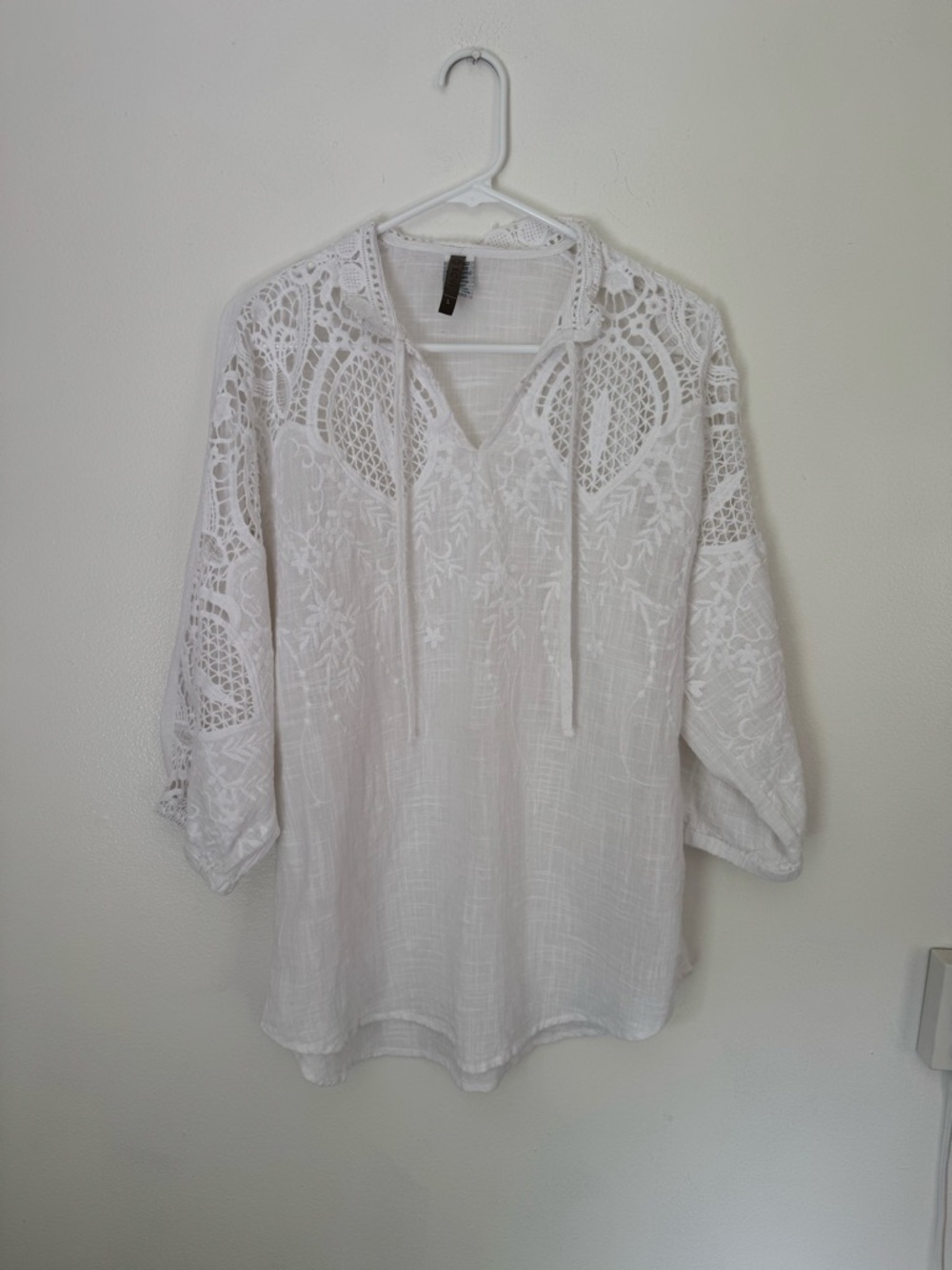 XCVI size Large Black White Embroidered V-Neck Gauze Tunic 100% cotton